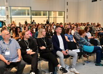 Referenten Dr. Kai Pagenkopf, Benjamin Förtsch, Therés Wurzler, Matthias Schindler und Katja Seifert auf der Fachtagung zu den Themen Barrierefreiheit und Nachhaltigkeit im Tourismus in Sachsen
