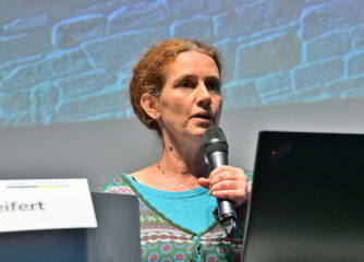 Katja Seifert stellt das Inklusionshotel Anna + Sascha in Annaberg-Buchholz vor.