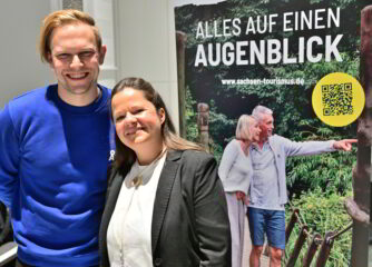 Referent Ben Förtsch vom Hotel Luise in Erlangen mit der Produktmanagerin Nachhaltigkeit im Tourismus in Sachsen der TMGS, Vivien Kresse